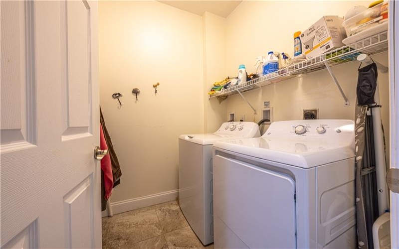 1102 Cross Creek Dr, Uniontown, 15401, 3 Bedrooms Bedrooms, ,2 BathroomsBathrooms,Residential,For Sale,Cross Creek Dr,1764216