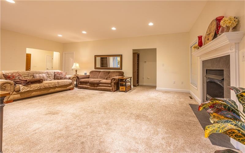 1102 Cross Creek Dr, Uniontown, 15401, 3 Bedrooms Bedrooms, ,2 BathroomsBathrooms,Residential,For Sale,Cross Creek Dr,1764216