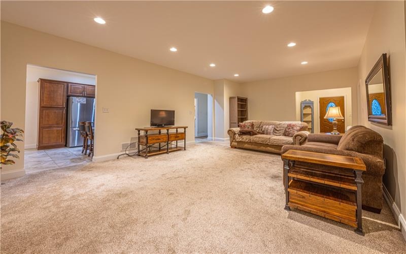 1102 Cross Creek Dr, Uniontown, 15401, 3 Bedrooms Bedrooms, ,2 BathroomsBathrooms,Residential,For Sale,Cross Creek Dr,1764216