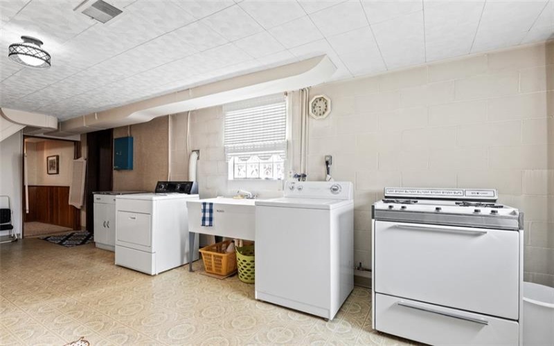 1317 Clifton Road, Washington, 15301, 3 Bedrooms Bedrooms, 10 Rooms Rooms,2 BathroomsBathrooms,Residential,For Sale,Clifton Road,1764236