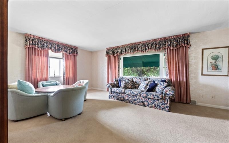 1317 Clifton Road, Washington, 15301, 3 Bedrooms Bedrooms, 10 Rooms Rooms,2 BathroomsBathrooms,Residential,For Sale,Clifton Road,1764236