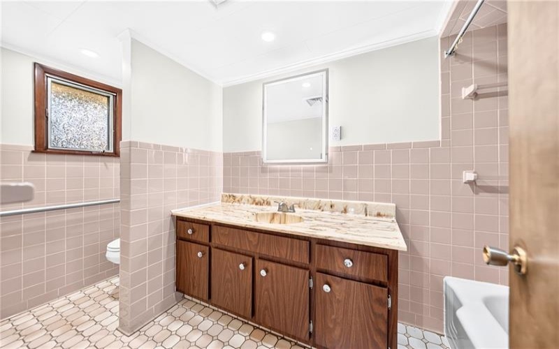 403 PERRY AVENUE, Belle Vernon, 15012, 3 Bedrooms Bedrooms, 9 Rooms Rooms,1 BathroomBathrooms,Residential,For Sale,PERRY AVENUE,1764280