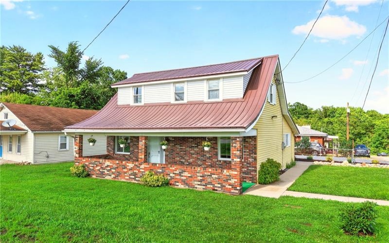 403 PERRY AVENUE, Belle Vernon, 15012, 3 Bedrooms Bedrooms, 9 Rooms Rooms,1 BathroomBathrooms,Residential,For Sale,PERRY AVENUE,1764280