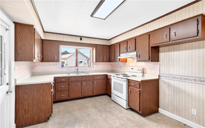 403 PERRY AVENUE, Belle Vernon, 15012, 3 Bedrooms Bedrooms, 9 Rooms Rooms,1 BathroomBathrooms,Residential,For Sale,PERRY AVENUE,1764280