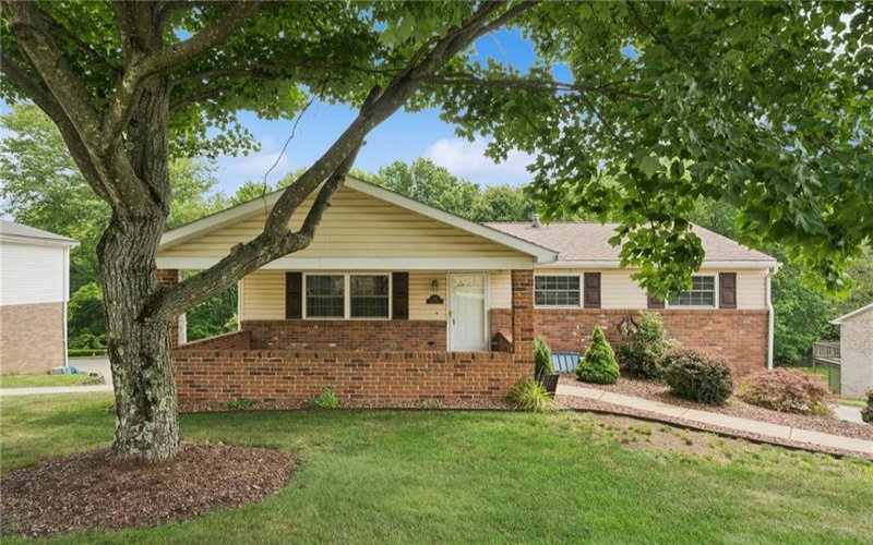 221 David Drive, Delmont, 15626, 3 Bedrooms Bedrooms, 9 Rooms Rooms,2.1 BathroomsBathrooms,Residential,For Sale,David Drive,1764302