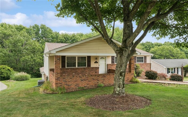 221 David Drive, Delmont, 15626, 3 Bedrooms Bedrooms, 9 Rooms Rooms,2.1 BathroomsBathrooms,Residential,For Sale,David Drive,1764302