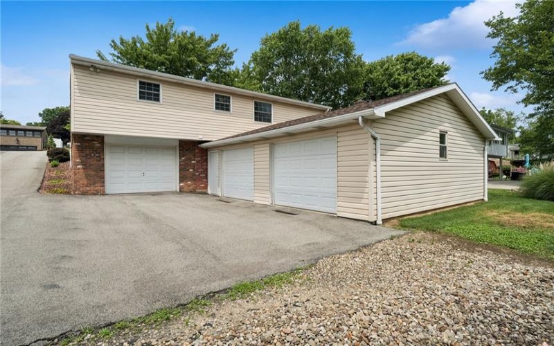 221 David Drive, Delmont, 15626, 3 Bedrooms Bedrooms, 9 Rooms Rooms,2.1 BathroomsBathrooms,Residential,For Sale,David Drive,1764302