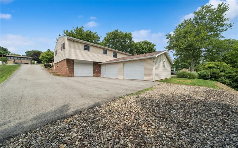 221 David Drive, Delmont, 15626, 3 Bedrooms Bedrooms, 9 Rooms Rooms,2.1 BathroomsBathrooms,Residential,For Sale,David Drive,1764302