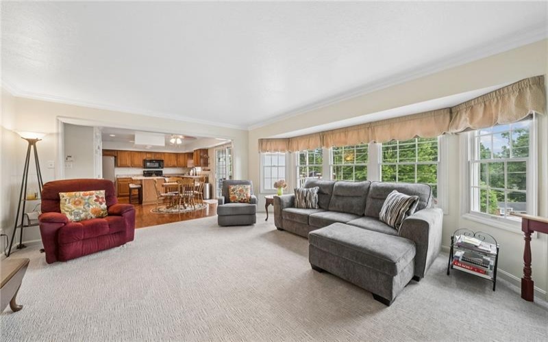 1023 Mayfair Dr, Canonsburg, 15317, 4 Bedrooms Bedrooms, 9 Rooms Rooms,2.1 BathroomsBathrooms,Residential,For Sale,Mayfair Dr,1764318