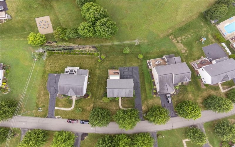 1023 Mayfair Dr, Canonsburg, 15317, 4 Bedrooms Bedrooms, 9 Rooms Rooms,2.1 BathroomsBathrooms,Residential,For Sale,Mayfair Dr,1764318