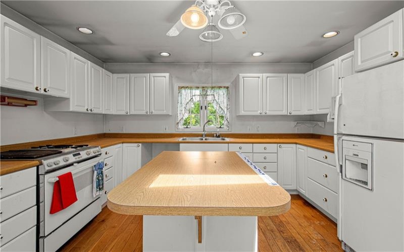 201 Dewey Ave, Washington, 15301, 3 Bedrooms Bedrooms, ,3.1 BathroomsBathrooms,Residential,For Sale,Dewey Ave,1764386