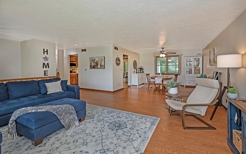 201 Falcon Ridge Drive, New Kensington, 15068, 3 Bedrooms Bedrooms, 8 Rooms Rooms,2.1 BathroomsBathrooms,Residential,For Sale,Falcon Ridge Drive,1764412
