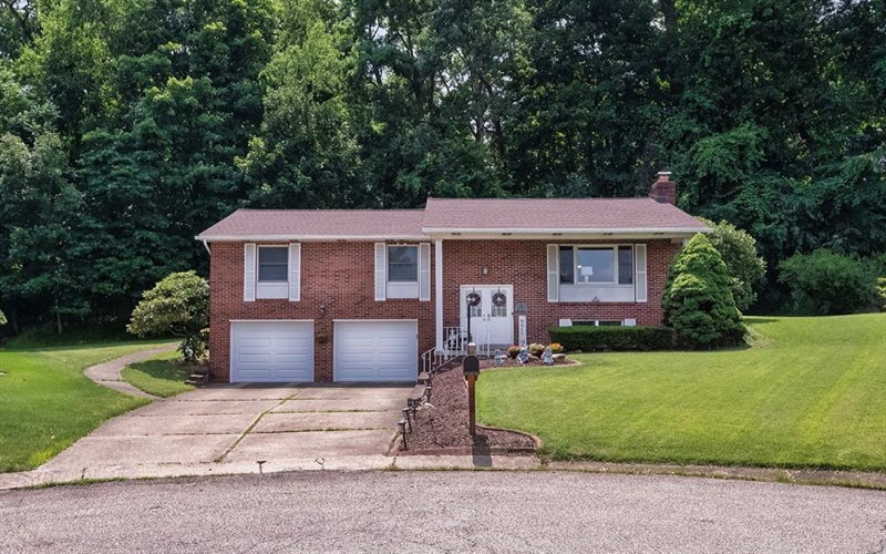 201 Falcon Ridge Drive, New Kensington, 15068, 3 Bedrooms Bedrooms, 8 Rooms Rooms,2.1 BathroomsBathrooms,Residential,For Sale,Falcon Ridge Drive,1764412