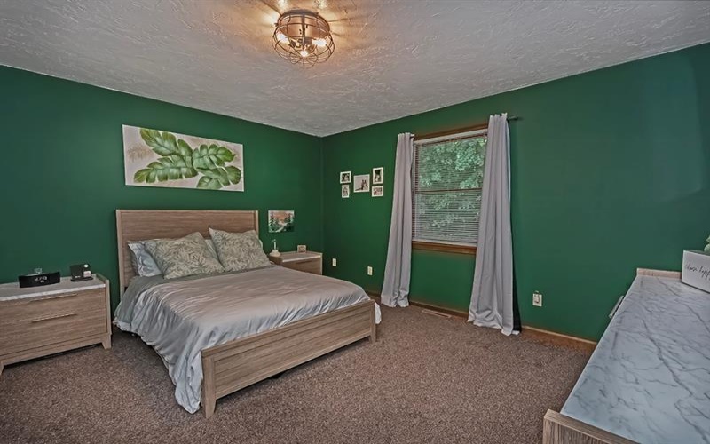 201 Falcon Ridge Drive, New Kensington, 15068, 3 Bedrooms Bedrooms, 8 Rooms Rooms,2.1 BathroomsBathrooms,Residential,For Sale,Falcon Ridge Drive,1764412