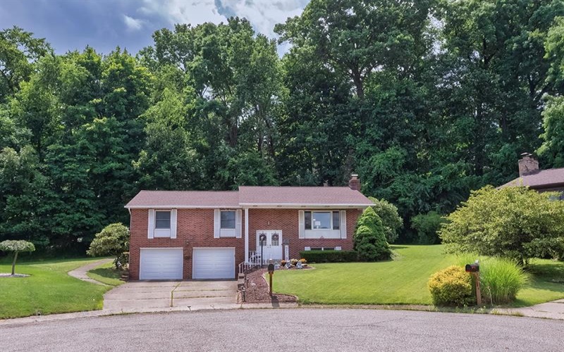 201 Falcon Ridge Drive, New Kensington, 15068, 3 Bedrooms Bedrooms, 8 Rooms Rooms,2.1 BathroomsBathrooms,Residential,For Sale,Falcon Ridge Drive,1764412
