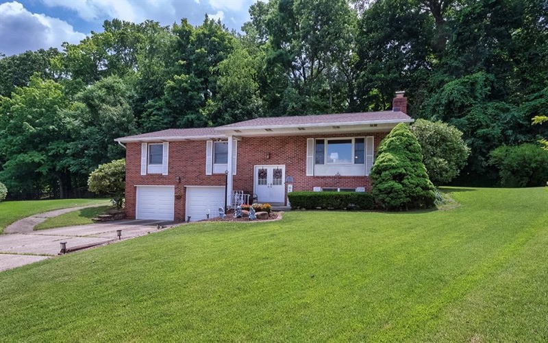 201 Falcon Ridge Drive, New Kensington, 15068, 3 Bedrooms Bedrooms, 8 Rooms Rooms,2.1 BathroomsBathrooms,Residential,For Sale,Falcon Ridge Drive,1764412