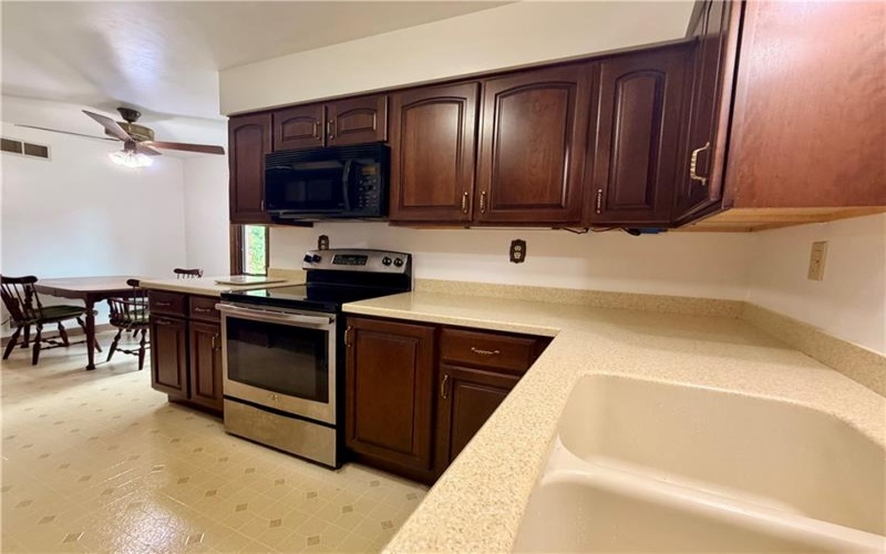 112 Friendship Lane, Greensburg, 15601, 3 Bedrooms Bedrooms, 9 Rooms Rooms,2.1 BathroomsBathrooms,Residential,For Sale,Friendship Lane,1764424