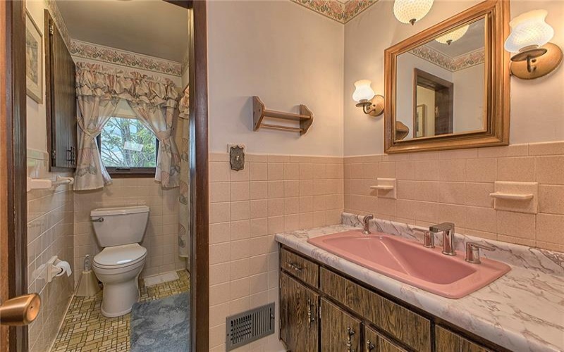 112 Friendship Lane, Greensburg, 15601, 3 Bedrooms Bedrooms, 9 Rooms Rooms,2.1 BathroomsBathrooms,Residential,For Sale,Friendship Lane,1764424