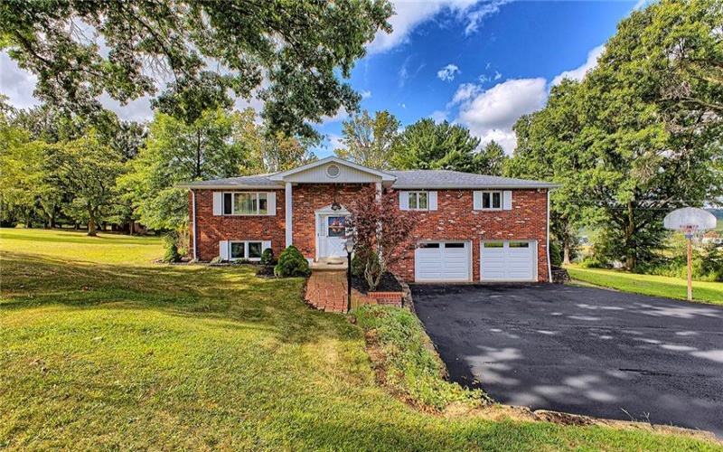 112 Friendship Lane, Greensburg, 15601, 3 Bedrooms Bedrooms, 9 Rooms Rooms,2.1 BathroomsBathrooms,Residential,For Sale,Friendship Lane,1764424