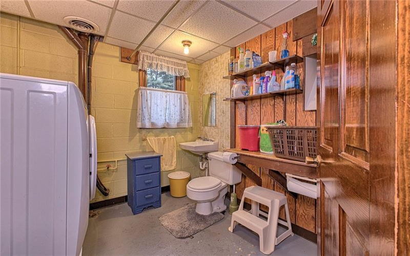 112 Friendship Lane, Greensburg, 15601, 3 Bedrooms Bedrooms, 9 Rooms Rooms,2.1 BathroomsBathrooms,Residential,For Sale,Friendship Lane,1764424