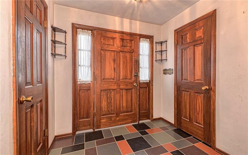 112 Friendship Lane, Greensburg, 15601, 3 Bedrooms Bedrooms, 9 Rooms Rooms,2.1 BathroomsBathrooms,Residential,For Sale,Friendship Lane,1764424