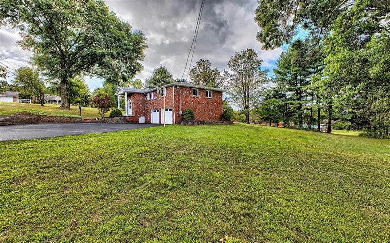 112 Friendship Lane, Greensburg, 15601, 3 Bedrooms Bedrooms, 9 Rooms Rooms,2.1 BathroomsBathrooms,Residential,For Sale,Friendship Lane,1764424