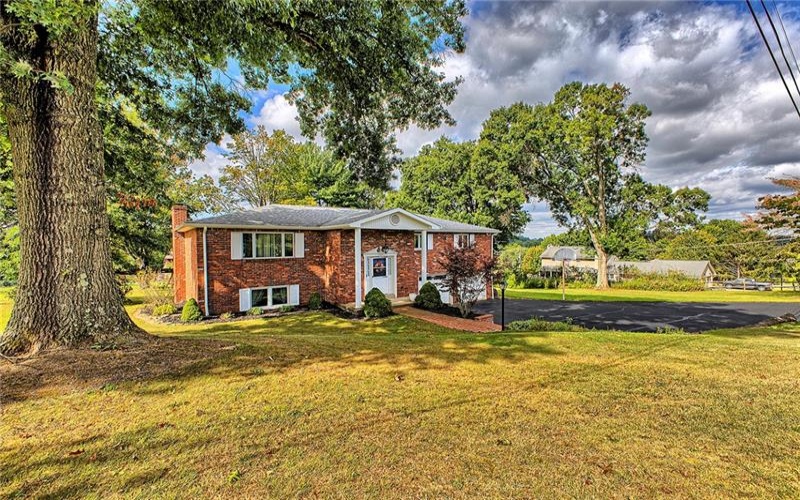 112 Friendship Lane, Greensburg, 15601, 3 Bedrooms Bedrooms, 9 Rooms Rooms,2.1 BathroomsBathrooms,Residential,For Sale,Friendship Lane,1764424