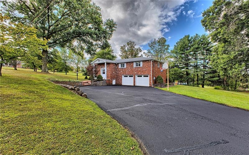 112 Friendship Lane, Greensburg, 15601, 3 Bedrooms Bedrooms, 9 Rooms Rooms,2.1 BathroomsBathrooms,Residential,For Sale,Friendship Lane,1764424