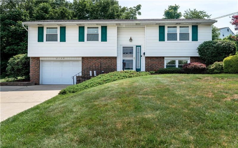 3139 New Hampshire Dr, New Kensington, 15068, 3 Bedrooms Bedrooms, 8 Rooms Rooms,1.1 BathroomsBathrooms,Residential,For Sale,New Hampshire Dr,1764455
