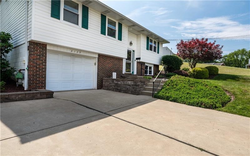 3139 New Hampshire Dr, New Kensington, 15068, 3 Bedrooms Bedrooms, 8 Rooms Rooms,1.1 BathroomsBathrooms,Residential,For Sale,New Hampshire Dr,1764455
