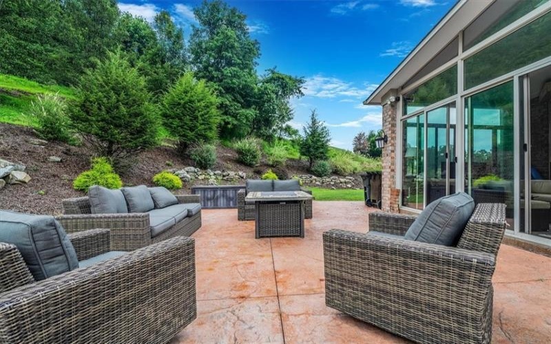 3513 Lashan Dr, Murrysville, 15668, 6 Bedrooms Bedrooms, 13 Rooms Rooms,5.1 BathroomsBathrooms,Residential,For Sale,Lashan Dr,1764580