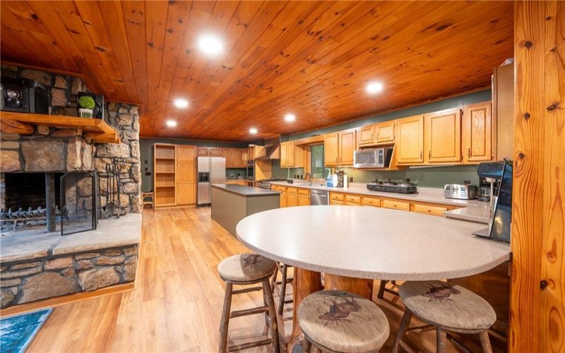 138 Fern Mountain Rd, Jones Mills, 15646, 6 Bedrooms Bedrooms, ,7 BathroomsBathrooms,Residential,For Sale,Fern Mountain Rd,1764650
