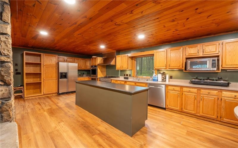 138 Fern Mountain Rd, Jones Mills, 15646, 6 Bedrooms Bedrooms, ,7 BathroomsBathrooms,Residential,For Sale,Fern Mountain Rd,1764650