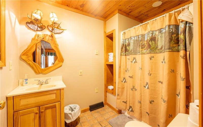 138 Fern Mountain Rd, Jones Mills, 15646, 6 Bedrooms Bedrooms, ,7 BathroomsBathrooms,Residential,For Sale,Fern Mountain Rd,1764650