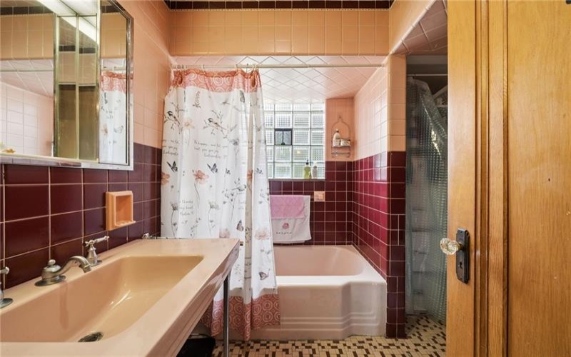 423 Huntingdon Rd, Yukon, 15698, 3 Bedrooms Bedrooms, 11 Rooms Rooms,2.1 BathroomsBathrooms,Residential,For Sale,Huntingdon Rd,1764660