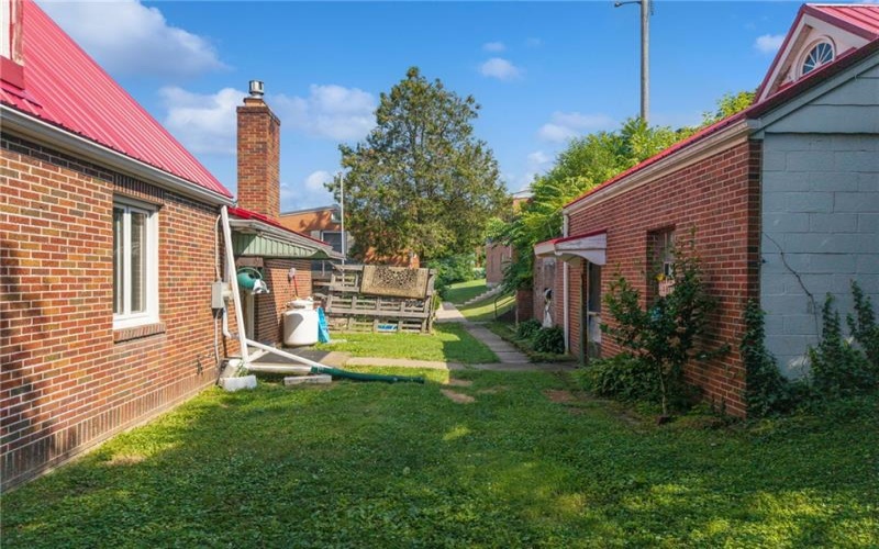 423 Huntingdon Rd, Yukon, 15698, 3 Bedrooms Bedrooms, 11 Rooms Rooms,2.1 BathroomsBathrooms,Residential,For Sale,Huntingdon Rd,1764660