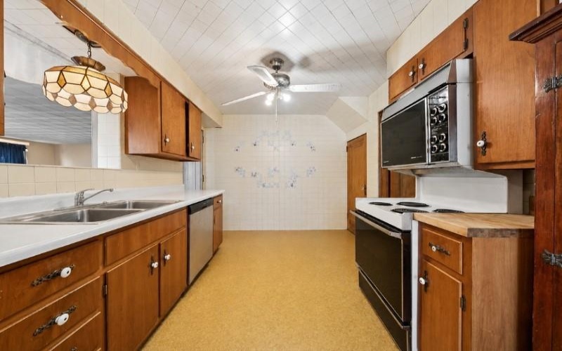 423 Huntingdon Rd, Yukon, 15698, 3 Bedrooms Bedrooms, 11 Rooms Rooms,2.1 BathroomsBathrooms,Residential,For Sale,Huntingdon Rd,1764660