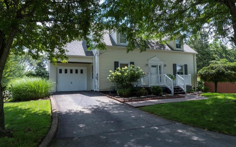945 Summit DRIVE, Greensburg, 15601, 3 Bedrooms Bedrooms, ,1.1 BathroomsBathrooms,Residential,For Sale,Summit,1764939