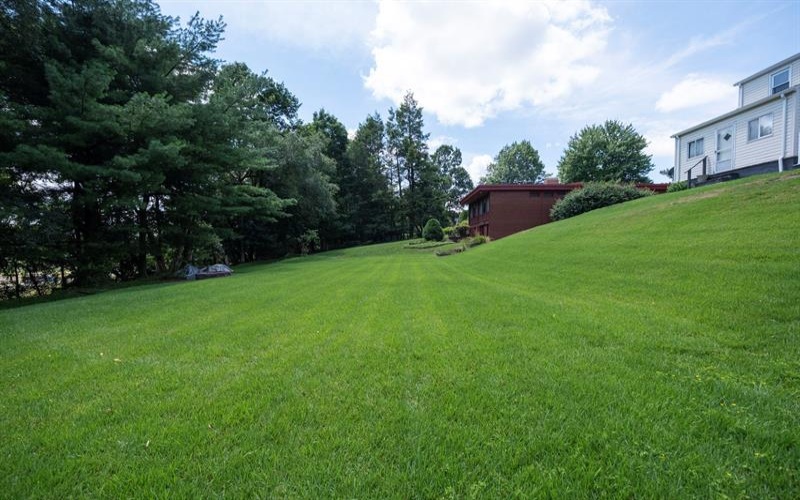 945 Summit DRIVE, Greensburg, 15601, 3 Bedrooms Bedrooms, ,1.1 BathroomsBathrooms,Residential,For Sale,Summit,1764939