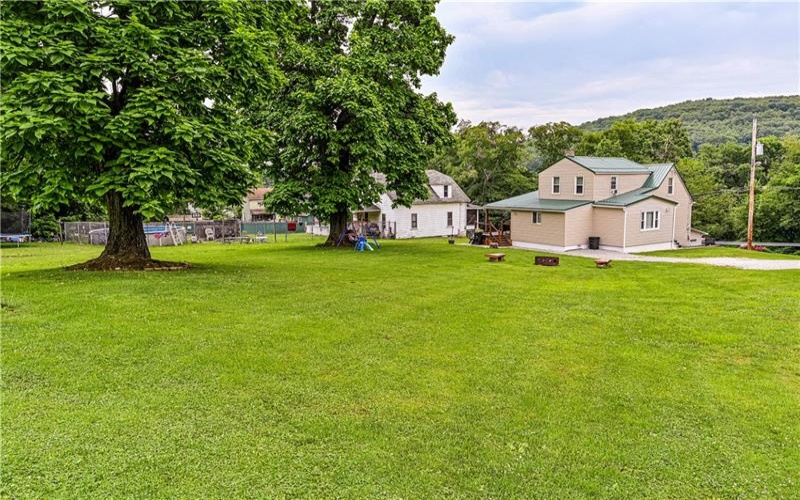 138 Penn Ave, Hollsopple, 15935, 5 Bedrooms Bedrooms, ,2 BathroomsBathrooms,Residential,For Sale,Penn Ave,1765028