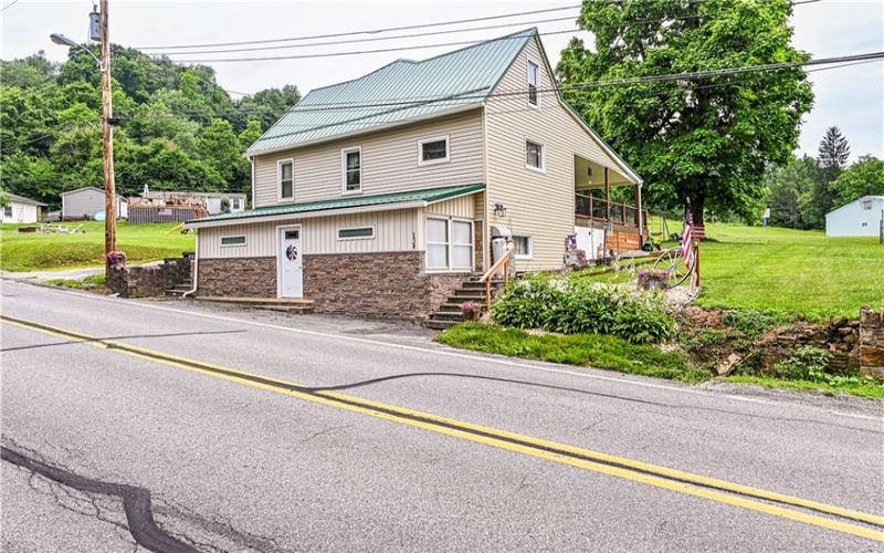 138 Penn Ave, Hollsopple, 15935, 5 Bedrooms Bedrooms, ,2 BathroomsBathrooms,Residential,For Sale,Penn Ave,1765028