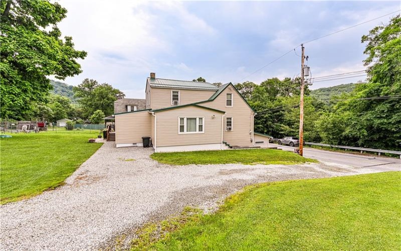 138 Penn Ave, Hollsopple, 15935, 5 Bedrooms Bedrooms, ,2 BathroomsBathrooms,Residential,For Sale,Penn Ave,1765028