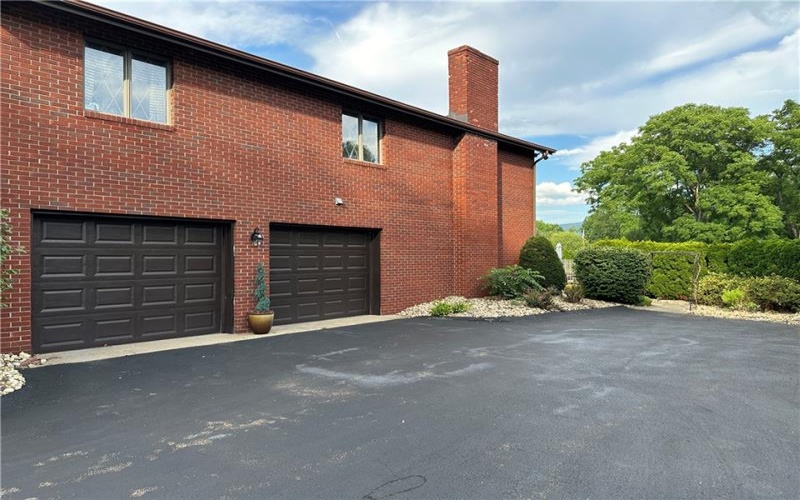 143 Heritage Hills Road, Uniontown, 15401, 4 Bedrooms Bedrooms, ,3.1 BathroomsBathrooms,Residential,For Sale,Heritage Hills Road,1768025