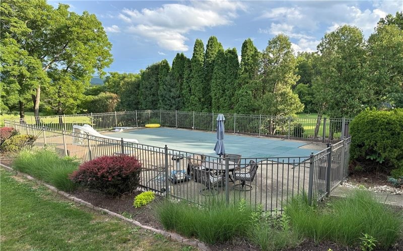 143 Heritage Hills Road, Uniontown, 15401, 4 Bedrooms Bedrooms, ,3.1 BathroomsBathrooms,Residential,For Sale,Heritage Hills Road,1768025