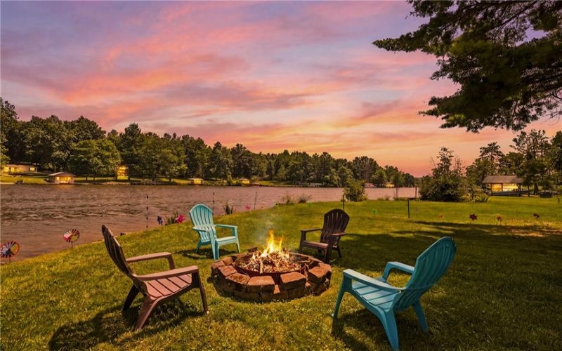 900 Lake Shore Road, 15541, 15541, 4 Bedrooms Bedrooms, ,3 BathroomsBathrooms,Residential,For Sale,Lake Shore Road,1765091
