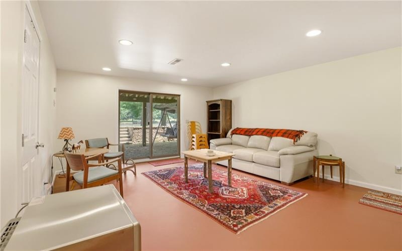 900 Lake Shore Road, 15541, 15541, 4 Bedrooms Bedrooms, ,3 BathroomsBathrooms,Residential,For Sale,Lake Shore Road,1765091
