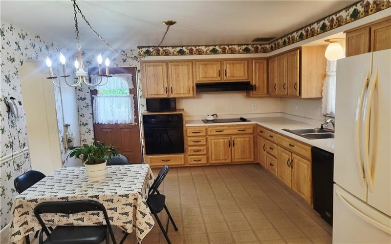 616 Maple Street, Jeannette, 15644, 2 Bedrooms Bedrooms, 9 Rooms Rooms,2 BathroomsBathrooms,Residential,For Sale,Maple Street,1765092