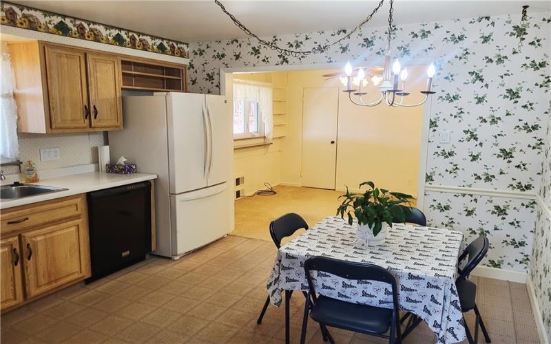 616 Maple Street, Jeannette, 15644, 2 Bedrooms Bedrooms, 9 Rooms Rooms,2 BathroomsBathrooms,Residential,For Sale,Maple Street,1765092