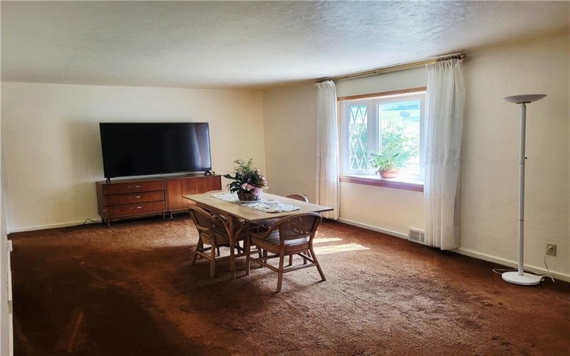 616 Maple Street, Jeannette, 15644, 2 Bedrooms Bedrooms, 9 Rooms Rooms,2 BathroomsBathrooms,Residential,For Sale,Maple Street,1765092