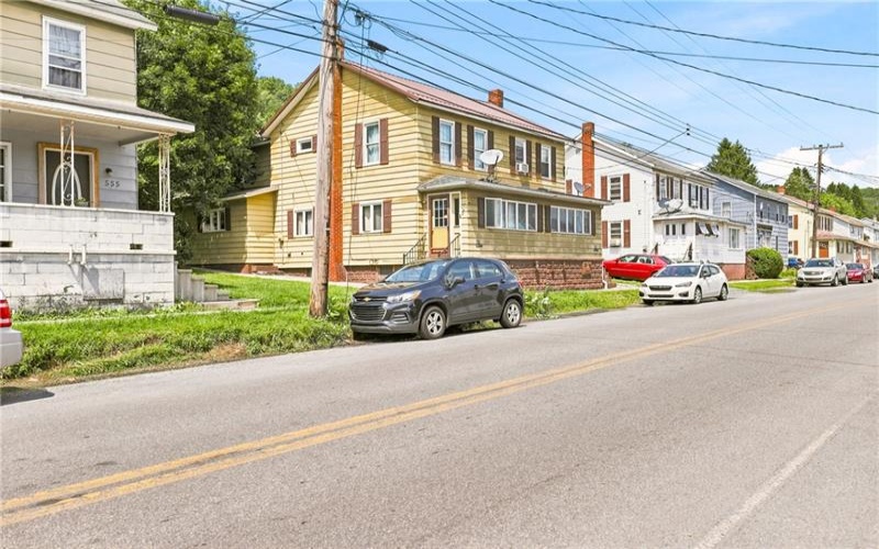 557 Railroad St., Windber, 15963, 3 Bedrooms Bedrooms, ,1 BathroomBathrooms,Residential,For Sale,Railroad St.,1766720